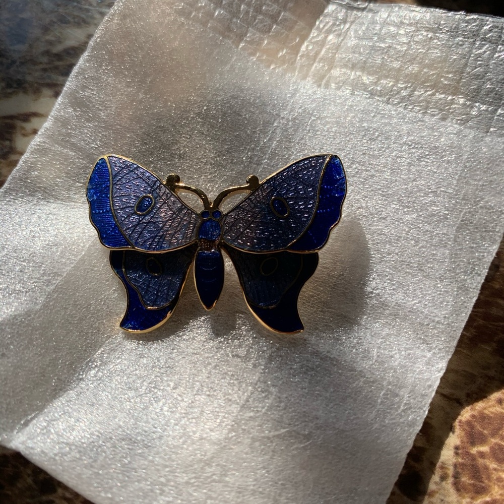 🦋Butterfly pin🦋 - Picture 2 of 4